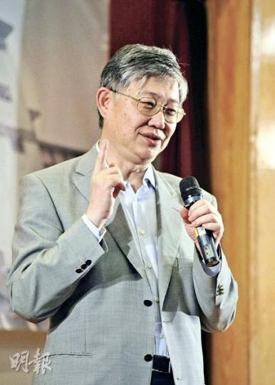 原為中原集團主席的施永青，昨於嶺南大學主講有關創業及企業管理等題目後，有學生質疑他奉行「無為而治」的企管方式，施認為這問題中涉及層面太廣泛，難以一下子全面清晰回應，並建議發問的學生，另定日期及地點和他再談。（葉漢華攝）
