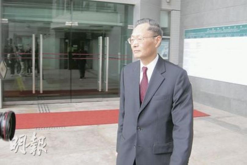 約70歲的前屋宇署長蔡宇畧（圖）由資深大律師郭棟明代表，審訊時蔡不時筆錄證供。（林景輝攝）