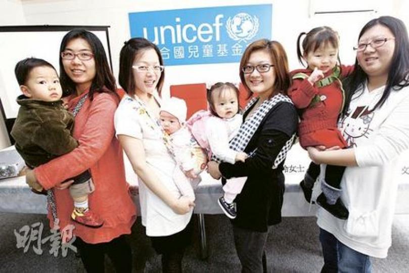國際母乳會建議一直有向寶寶分別餵人奶和奶粉的家長，可試改餵全母乳，毋須搶奶粉。（李紹昌攝）