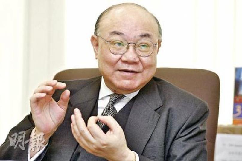 魄力十足的胡國興表示，退休後暫時沒特別計劃，工作勤奮的他雖然多了假期，但不會不習慣，「可以睇吓電視，睇吓書」。（李紹昌攝）