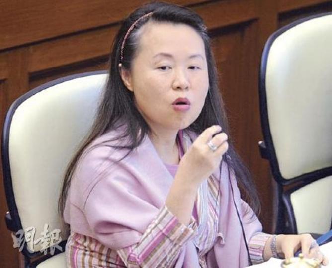 財經事務及庫務局常任秘書長（財經事務）區璟智表示，強積金管理及行政費「絕對有下調空間」，積金局現正為加強透明度及增加披露收費水平渠道下工夫。（尹錦恩攝）