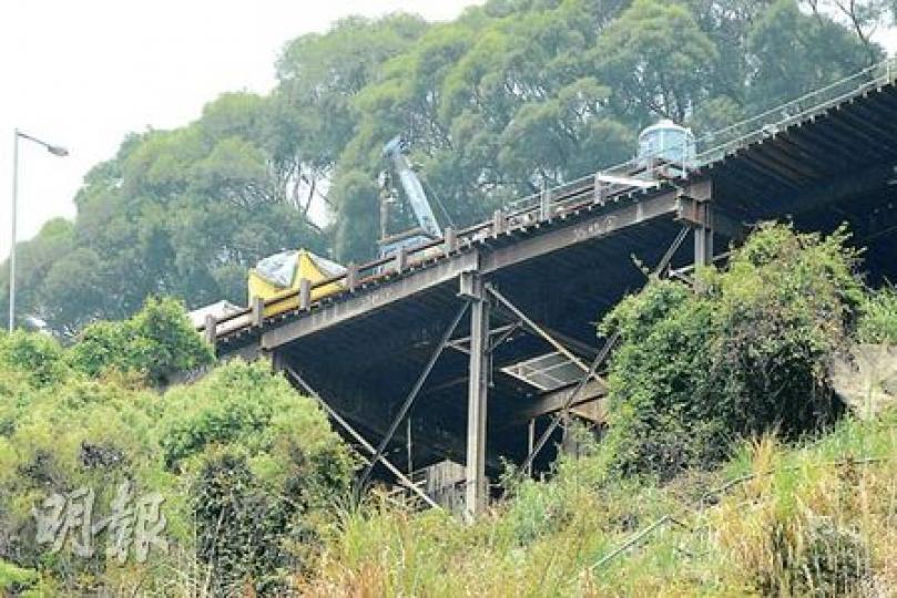 前日發生奪命工業意外的屯門公路擴建地盤,昨日仍然停工。(鍾炳然攝) 前日發生奪命工業意外的屯門公路擴建地盤,昨日仍然停工。(鍾炳然攝)