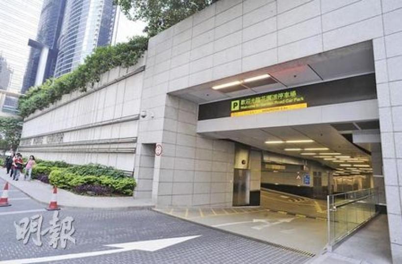 10年來替老闆租下10多個月租車位的周先生分析，UG樓層（圖中）接近入口，又有政府車泊位，最有可能是建議超市所在地。（劉焌陶攝）