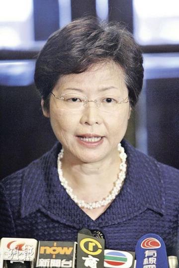 發展局長林鄭月娥表示，政府因應議員的意見，加大力度主動賣地，並按季公布賣地計劃。她強調沒有改變賣地策略，勾地表亦非名存實亡。（郭慶輝攝）