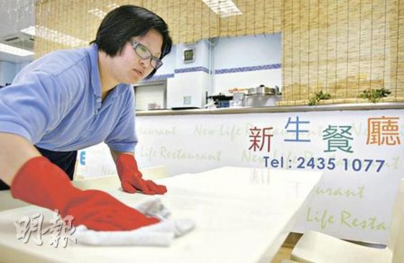 新生精神康復會旗下有多間社企聘請精神病康復者，機構表明員工毋須接受工作評估，便享有時薪28元的待遇。（林振東攝）