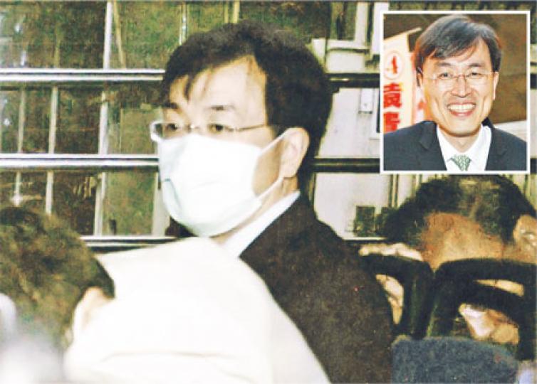 一向官仔骨骨的西醫李躍輝（小圖）被重判入獄21個月，經過多天還押已顯得很疲累。（資料圖片、余俊亮攝）