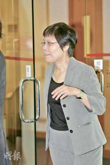 退休西醫蔡文儀在病人多次要求下，未有向病人提供病歷，致病人保險賠償額受損。她昨日被醫委會裁定專業行為失當，被發警告信。（郭慶輝攝）