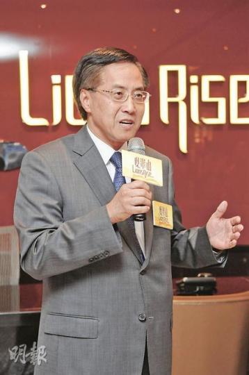嘉里發展執行董事朱葉培指出,現崇山意向呎價維持1.2萬元。(陳淑安攝)現崇山昨開放兩房示範單位予傳媒優先參觀,以「演繹生活」為主題,展現時尚魅力居所。(陳淑安攝) 嘉里發展執行董事朱葉培指出,現崇山意向呎價維持1.2萬元。(陳淑安攝)現崇山昨開放兩房示範單位予傳媒優先參觀,以「演繹生活」為主題,展現時尚魅力居所。(陳淑安攝)
