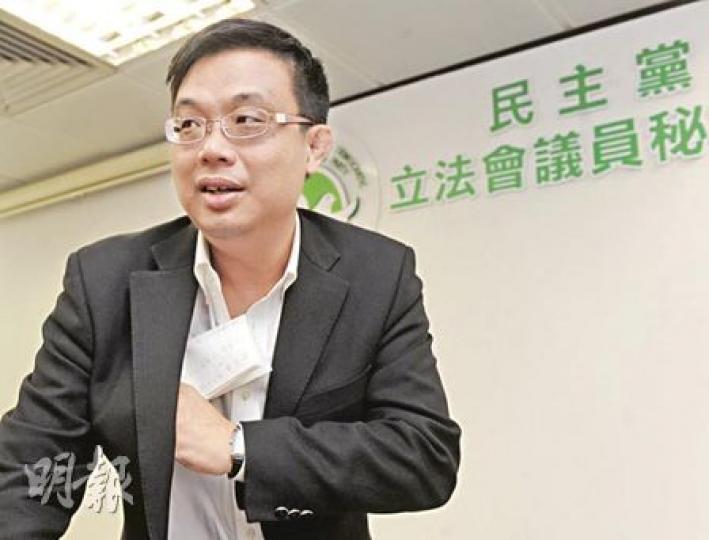 代表近30名投資者的涂謹申表示,將約見本港兩大監管機構。(劉焌陶攝) 代表近30名投資者的涂謹申表示,將約見本港兩大監管機構。(劉焌陶攝)