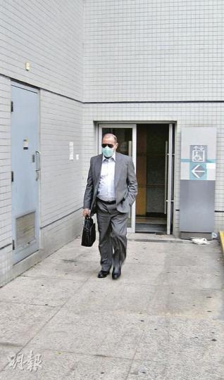 63歲小學小賣部東主李羨幸涉嫌去年帶小六女生到校學儲物室非禮,他被控兩項非禮罪昨受審。(林景輝攝) 63歲小學小賣部東主李羨幸涉嫌去年帶小六女生到校學儲物室非禮,他被控兩項非禮罪昨受審。(林景輝攝)
