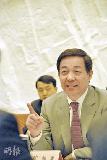 重慶市市委書記薄熙來昨日主動回應李莊漏罪案,說只要「實事求是,依法辦案」,便不用怕閒話。(陳子凌攝) 重慶市市委書記薄熙來昨日主動回應李莊漏罪案,說只要「實事求是,依法辦案」,便不用怕閒話。(陳子凌攝)