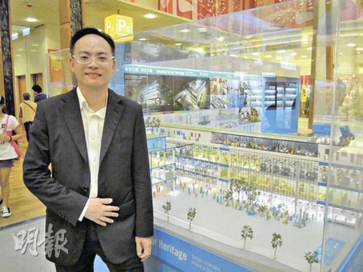 TFP FARRELLS的「保育回憶,活化中區」方案盡量不改動外形和內部間隔,最顯著的改變是地下石屎牆變成落地玻璃,增加通透感。公司高級項目董事李國興(圖)表示,不少市民都支持將重點放在保育的設計方案。(周展鴻攝) TFP FARRELLS的「保育回憶,活化中區」方案盡量不改動外形和內部間隔,最顯著的改變是地下石屎牆變成落地玻璃,增加通透感。公司高級項目董事李國興(圖)表示,不少市民都支持將重點放在保育的設計方案。(周展鴻攝)