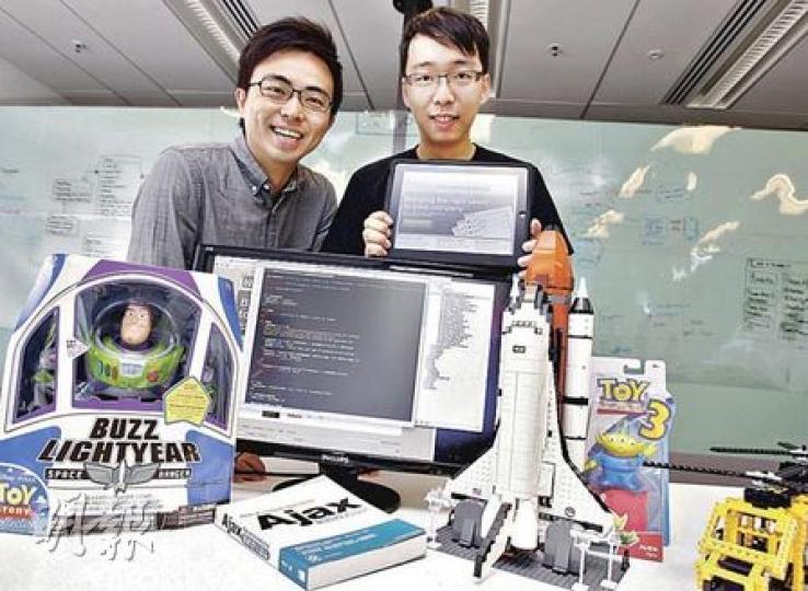 「80後」青年陳啟進(左)及林倫灝(右)合力創業,主打電子履歷表供中小企僱主簡化招聘行政工作,玩具也是他們創作新電腦程式的靈感來源。(陳智良攝) 「80後」青年陳啟進(左)及林倫灝(右)合力創業,主打電子履歷表供中小企僱主簡化招聘行政工作,玩具也是他們創作新電腦程式的靈感來源。(陳智良攝)