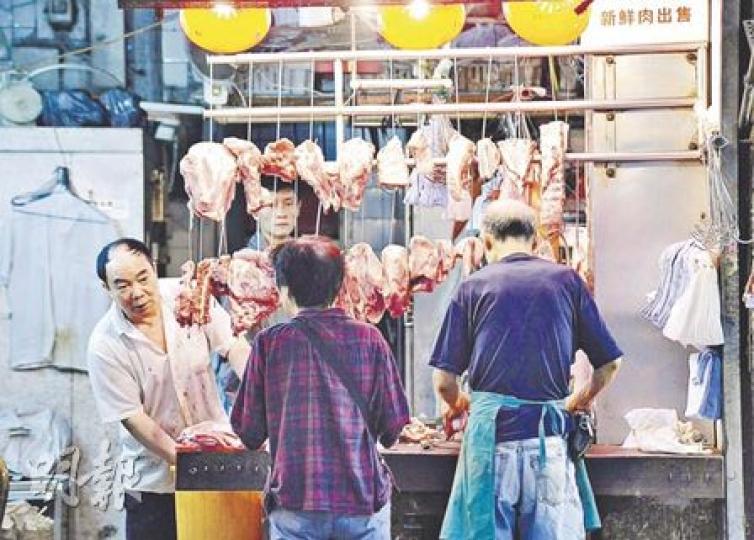 本港活豬批發價按年升幅逾三成,鮮豬零售價亦由去年9月約33元增至現時約38元一斤,升幅達15%。(葉漢華攝) 本港活豬批發價按年升幅逾三成,鮮豬零售價亦由去年9月約33元增至現時約38元一斤,升幅達15%。(葉漢華攝)