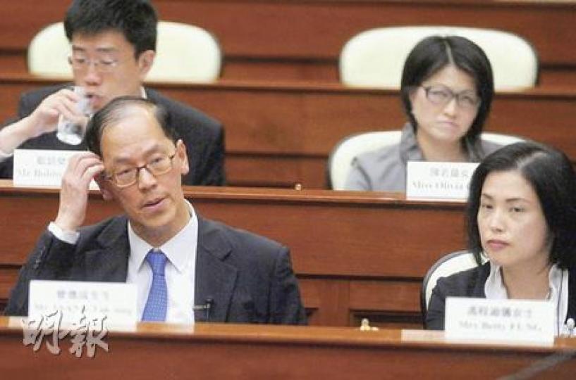 民政事務局長曾德成承認,上任以來未有看過政府2006年與東亞運公司、港協暨奧委會簽訂的「三方協議」。(劉焌陶攝) 民政事務局長曾德成承認,上任以來未有看過政府2006年與東亞運公司、港協暨奧委會簽訂的「三方協議」。(劉焌陶攝)
