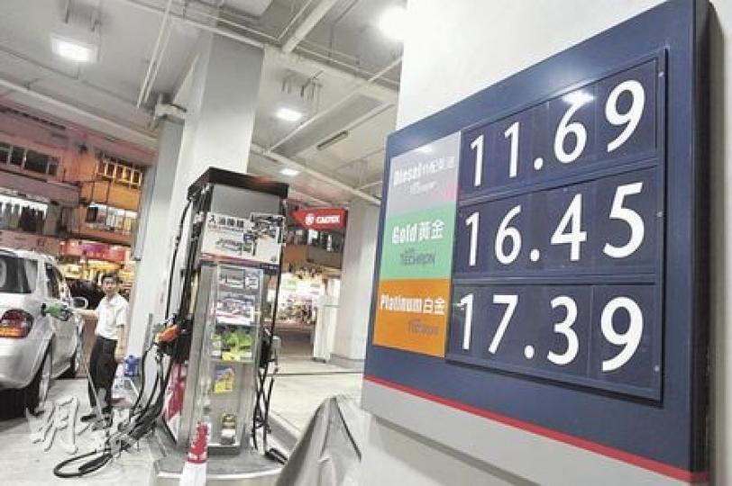 加德士上周三才加價0.3元,5天後的昨天即減價0.32元。(余俊亮攝) 加德士上周三才加價0.3元,5天後的昨天即減價0.32元。(余俊亮攝)