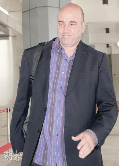 理大前教授Norman Jackson Ford因管有逾200項兒童色情相片及短片,被判囚18個月,他昨日被判囚前仍獲准保釋,出席聆訊。(劉焌陶攝) 理大前教授Norman Jackson Ford因管有逾200項兒童色情相片及短片,被判囚18個月,他昨日被判囚前仍獲准保釋,出席聆訊。(劉焌陶攝)
