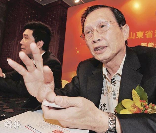 名將葉挺兒子葉正光昨日於福邦記者會上大談葉家三代,認為「商場如戰場」,與父親同樣為人民打拼,也不會干涉兒子日後是否會「棄商從政」。(劉焌陶攝) 名將葉挺兒子葉正光昨日於福邦記者會上大談葉家三代,認為「商場如戰場」,與父親同樣為人民打拼,也不會干涉兒子日後是否會「棄商從政」。(劉焌陶攝)