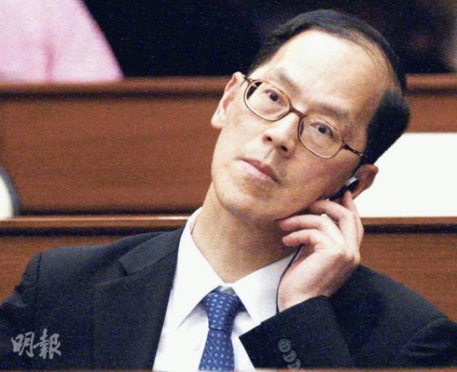民政事務局長曾德成認為,向商界募捐不會出現瓜田李下的問題。(李紹昌攝)政府向立法會申請關愛基金50億元的注資,經過財委會連續兩次會議討論,昨日終以27票贊成、6票反對、12票棄權下,低票通過。(李紹昌攝) 民政事務局長曾德成認為,向商界募捐不會出現瓜田李下的問題。(李紹昌攝)政府向立法會申請關愛基金50億元的注資,經過財委會連續兩次會議討論,昨日終以27票贊成、6票反對、12票棄權下,低票通過。(李紹昌攝)