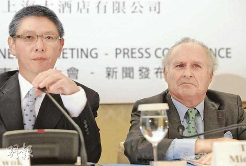 大酒店行政總裁郭敬文表示(左),香港半島的翻新工程只會翻新客房,對租戶不會構成影響。圖右為大酒店主席米高嘉道理。(劉焌陶攝) 大酒店行政總裁郭敬文表示(左),香港半島的翻新工程只會翻新客房,對租戶不會構成影響。圖右為大酒店主席米高嘉道理。(劉焌陶攝)
