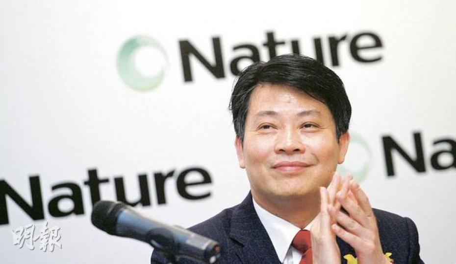 內地地板行業龍頭中國地板昨截孖展,公司主打品牌包括「大自然(Nature)」,圖為公司董事長兼總裁佘學彬在記者會上。(林振東攝) 內地地板行業龍頭中國地板昨截孖展,公司主打品牌包括「大自然(Nature)」,圖為公司董事長兼總裁佘學彬在記者會上。(林振東攝)