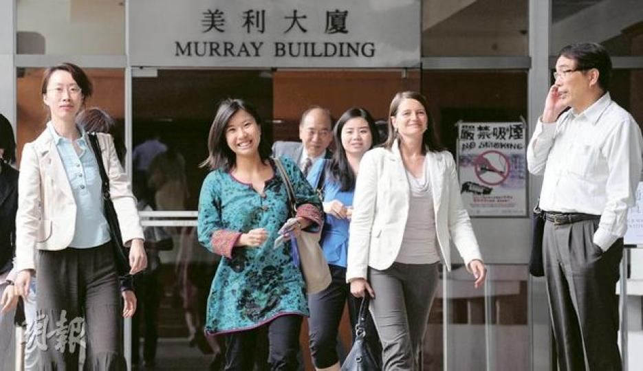 新一份薪酬趨勢調查結果顯示,本港約18萬名私人企業僱員過去一年加薪幅度由6.14%至7.9%不等,特首與行會將參考有關結果以決定15.6萬名公務員最終的加薪幅度。(劉焌陶攝) 新一份薪酬趨勢調查結果顯示,本港約18萬名私人企業僱員過去一年加薪幅度由6.14%至7.9%不等,特首與行會將參考有關結果以決定15.6萬名公務員最終的加薪幅度。(劉焌陶攝)