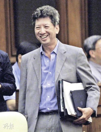 湯家驊的居所被揭發有僭建物後,昨日表示會請工程師盡快跟進,並形容「這是一個沉痛的教訓」。(李紹昌攝) 湯家驊的居所被揭發有僭建物後,昨日表示會請工程師盡快跟進,並形容「這是一個沉痛的教訓」。(李紹昌攝)