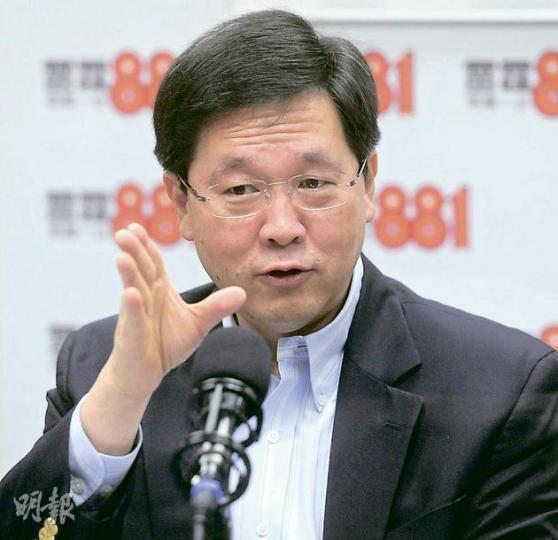 政制及內地事務局長林瑞麟昨日強調,遞補機制是一視同仁,符合選民意願,因市民已清楚表達不接受議員辭職再參選的行徑。 (尹錦恩攝) 政制及內地事務局長林瑞麟昨日強調,遞補機制是一視同仁,符合選民意願,因市民已清楚表達不接受議員辭職再參選的行徑。 (尹錦恩攝)