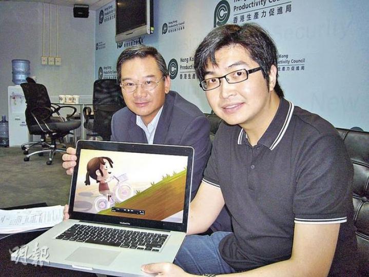 本港的動畫短片打入內地手機平台,憑「奇廟單車遊」動畫短片獲多個國際獎項的線美動畫媒體有限公司負責人鄒榮肇(右)對此表示歡迎。(張岳弢攝) 本港的動畫短片打入內地手機平台,憑「奇廟單車遊」動畫短片獲多個國際獎項的線美動畫媒體有限公司負責人鄒榮肇(右)對此表示歡迎。(張岳弢攝)