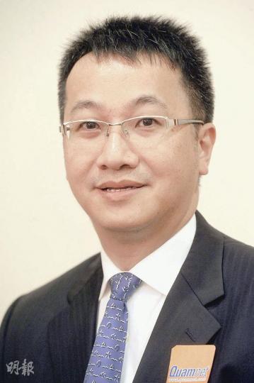 黃國英昨日出席財經講座時,指投資者毋須對歐債、內地通脹等各種風險,過分恐懼。(尹錦恩攝)(明報製圖) 黃國英昨日出席財經講座時,指投資者毋須對歐債、內地通脹等各種風險,過分恐懼。(尹錦恩攝)(明報製圖)