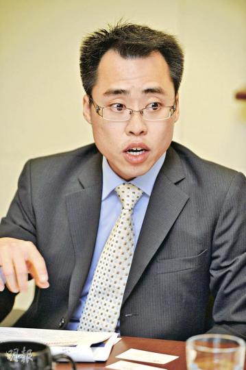 本身是香港人的貝萊德董事兼天然資源團隊基金經理張嘉駿長駐倫敦,方便視察位於歐洲及北美的農業公司。(何家達攝) 本身是香港人的貝萊德董事兼天然資源團隊基金經理張嘉駿長駐倫敦,方便視察位於歐洲及北美的農業公司。(何家達攝)