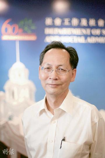 本港社福界「始祖」之一、港大社會工作及社會行政學系教授梁祖彬坦言,社福界向來給人難以合作的印象,希望新一代能與各界特別是政府多溝通,協助有需要的人爭取更多資源。(郭慶輝攝) 本港社福界「始祖」之一、港大社會工作及社會行政學系教授梁祖彬坦言,社福界向來給人難以合作的印象,希望新一代能與各界特別是政府多溝通,協助有需要的人爭取更多資源。(郭慶輝攝)