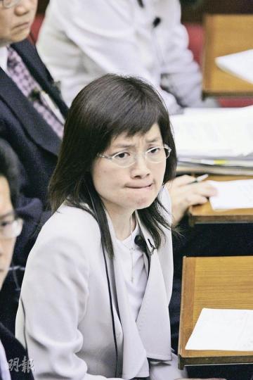 商務及經濟發展局常任秘書長謝曼怡強調沒講過「政治任務」,說強加莫須有罪名於她,感到很委屈。(郭慶輝攝)(明報製圖)(明報製圖) 商務及經濟發展局常任秘書長謝曼怡強調沒講過「政治任務」,說強加莫須有罪名於她,感到很委屈。(郭慶輝攝)(明報製圖)(明報製圖)