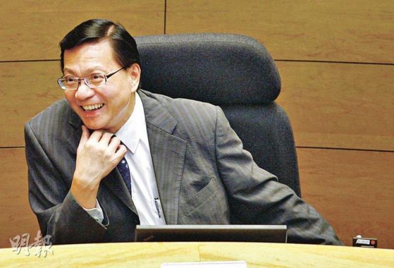 房委會資助房屋小組主席張炳良說,額外印花稅和定期賣地的措施根本無助遏止樓價上升,批評港府「不應太被動」,應考慮跟從新加坡、澳洲和內地等推出限購措施,穩定樓市。(林振東攝) 房委會資助房屋小組主席張炳良說,額外印花稅和定期賣地的措施根本無助遏止樓價上升,批評港府「不應太被動」,應考慮跟從新加坡、澳洲和內地等推出限購措施,穩定樓市。(林振東攝)