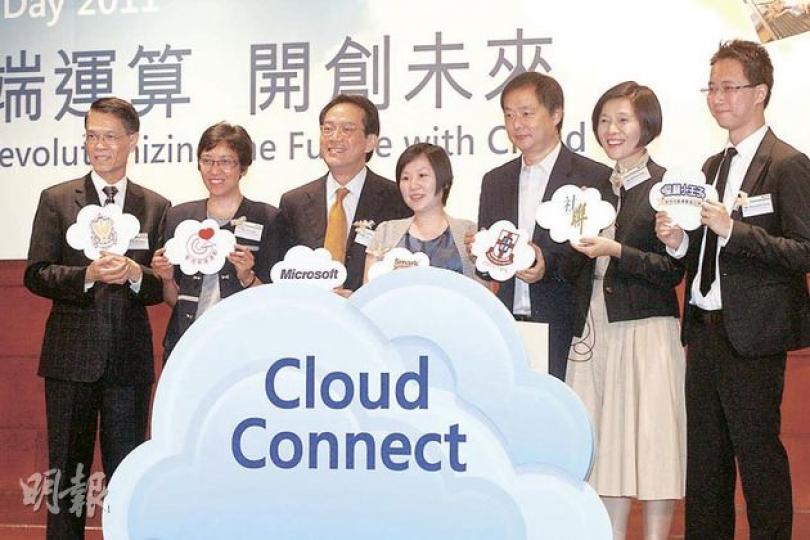 微軟昨宣布推出全新雲端計劃「Cloud Connect」,獲12間非牟利機構、學校及軟件開發商參與,同時開發全港首個「義工管理系統」,協助社福機構管理義工申請及分配工作,節省成本及人力資源。(李紹昌攝) 微軟昨宣布推出全新雲端計劃「Cloud Connect」,獲12間非牟利機構、學校及軟件開發商參與,同時開發全港首個「義工管理系統」,協助社福機構管理義工申請及分配工作,節省成本及人力資源。(李紹昌攝)