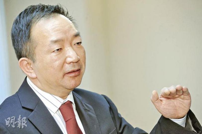 面對鄭裕彤不斷增持佐丹奴股份,身經百戰的劉國權表示以平常心面對。(尹錦恩攝) 面對鄭裕彤不斷增持佐丹奴股份,身經百戰的劉國權表示以平常心面對。(尹錦恩攝)