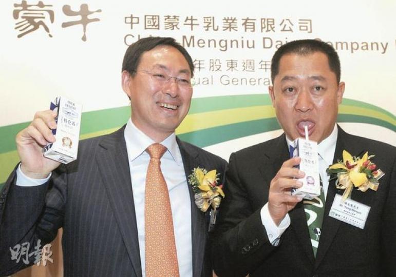 中糧集團董事總經理于旭波(左)稱,與蒙牛合作愉快,樂意繼續增持其股份,圖右為蒙牛總裁兼執行董事楊文俊。(尹錦恩攝) 中糧集團董事總經理于旭波(左)稱,與蒙牛合作愉快,樂意繼續增持其股份,圖右為蒙牛總裁兼執行董事楊文俊。(尹錦恩攝)