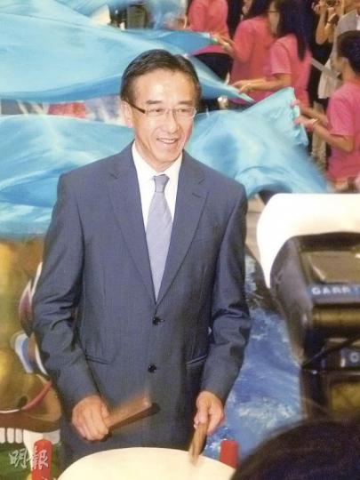 田北俊昨出席旅發局活動,稱早前坐遊艇出海時被大海拋起受傷,事後左眼出現「重影」,被問到會否影響下年度的立法會選舉工作,他笑言:「我都無說過要去選,就算要選都是下年的事,還有一段時間呢。」(陳景龍攝) 田北俊昨出席旅發局活動,稱早前坐遊艇出海時被大海拋起受傷,事後左眼出現「重影」,被問到會否影響下年度的立法會選舉工作,他笑言:「我都無說過要去選,就算要選都是下年的事,還有一段時間呢。」(陳景龍攝)