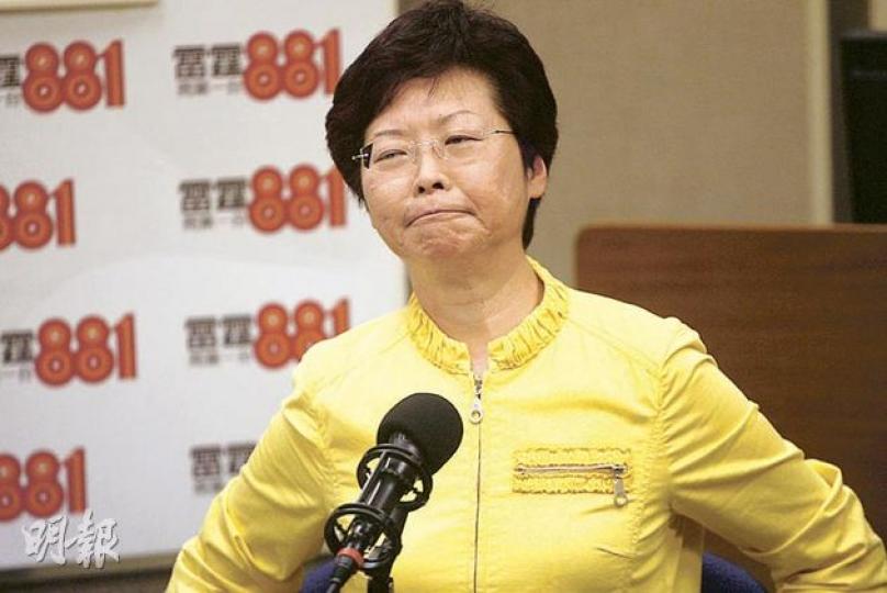 發展局長林鄭月娥說,「新界原居民或許有建丁屋的權利,但在上面僭建肯定不是權利」,有信心理順有關問題。(李紹昌攝)特首曾蔭權早前說,為釋除公眾疑慮,會主動拆除麥當勞道單位露台位置的大型密封玻璃(紅框示),但本報記者昨到其物業外,發現其單位仍未搭建棚架。(李紹昌攝) 發展局長林鄭月娥說,「新界原居民或許有建丁屋的權利,但在上面僭建肯定不是權利」,有信心理順有關問題。(李紹昌攝)特首曾蔭權早前說,為釋除公眾疑慮,會主動拆除麥當勞道單位露台位置的大型密封玻璃(紅框示),但本報記者昨到其物業外,發現其單位仍未搭建棚架。(李紹昌攝)