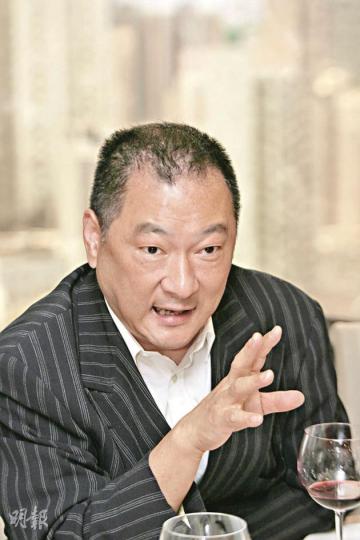 科達主席湯君明認為,金管局收緊按揭的新招,只會令香港市民更難置業,但另一邊廂卻不能限制內地富豪來港買樓。(郭慶輝攝) 科達主席湯君明認為,金管局收緊按揭的新招,只會令香港市民更難置業,但另一邊廂卻不能限制內地富豪來港買樓。(郭慶輝攝)