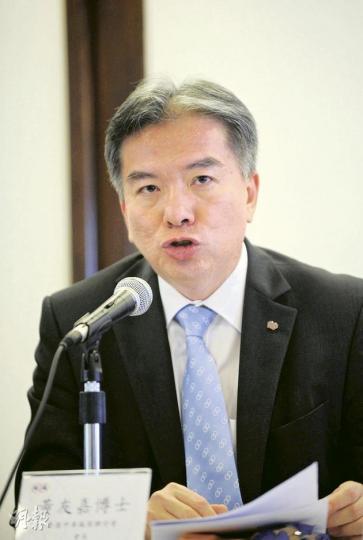 廠商會會長黃友嘉稱,港商在內地面對4大問題:原材料、人工上漲、人民幣升值及勞動法定立,未來港商仍有毛利壓力。(何家達攝) 廠商會會長黃友嘉稱,港商在內地面對4大問題:原材料、人工上漲、人民幣升值及勞動法定立,未來港商仍有毛利壓力。(何家達攝)