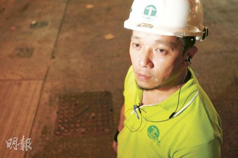 香港建造業總工會權益主任趙建強曾當渠務工作30年,見盡前線辛酸,促請政府加強監管。(林振東攝)(明報製圖) 香港建造業總工會權益主任趙建強曾當渠務工作30年,見盡前線辛酸,促請政府加強監管。(林振東攝)(明報製圖)