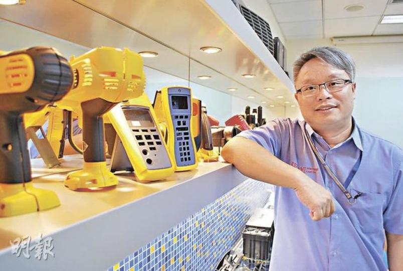 談到香港模具業自1970年代起揚威海外的威水史,劉耀明總眉飛色舞,現時其客戶有七成來自北美,歐洲則佔約兩成,不少是國際知名公司。(袁柏恩攝) 談到香港模具業自1970年代起揚威海外的威水史,劉耀明總眉飛色舞,現時其客戶有七成來自北美,歐洲則佔約兩成,不少是國際知名公司。(袁柏恩攝)
