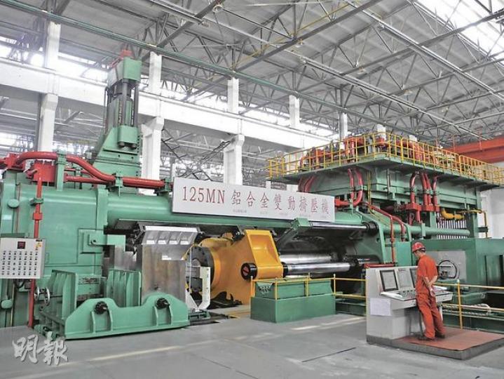 忠旺專注於運輸、機械設備及電力工程領域的鋁型材加工,圖為公司遼寧遼陽生產基地內的125MN油壓雙動擠壓機。(鄧亮攝) 忠旺專注於運輸、機械設備及電力工程領域的鋁型材加工,圖為公司遼寧遼陽生產基地內的125MN油壓雙動擠壓機。(鄧亮攝)