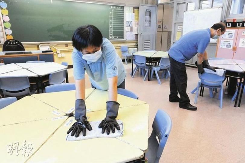 曾有學生染上猩紅熱的西營盤聖公會聖彼得小學,校長指學校自SARS後已實行嚴謹衛生措施,不擔心疫症會於學校大規模爆發。(尹錦恩攝) 曾有學生染上猩紅熱的西營盤聖公會聖彼得小學,校長指學校自SARS後已實行嚴謹衛生措施,不擔心疫症會於學校大規模爆發。(尹錦恩攝)