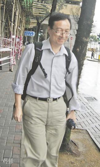 康文署新界東樹木組康樂事務經理黃金波昨承認,於4個多月巡查轄下所有樹木,加上人手不足,「同事會有少少壓力」。(梁珮珊攝) 康文署新界東樹木組康樂事務經理黃金波昨承認,於4個多月巡查轄下所有樹木,加上人手不足,「同事會有少少壓力」。(梁珮珊攝)