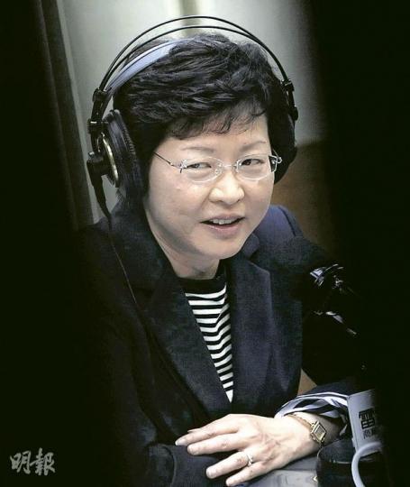 政府建議先取締有迫切危險的新界僭建物,低風險的則可暫緩清拆,林鄭月娥強調以務實、安全為先態度處理,「不存在讓步或跪低」。(余俊亮攝)元朗東頭村部分村屋每層面積只有百多呎,該村原居民代表李先生稱,沒有居民願意拆走僭建物,希望鄉議局主席劉皇發繼續為原居民出頭。(何家達攝)元朗山貝村村民林樹華堅持不會拆現有僭建物,更指民主黨李永達和公民黨湯家驊「夠膽可以試下來拆村」。(何家達攝)新界鄉議局昨特別會議後決定企硬反對政府方案立場,然後一同到元朗東頭村視察,右為十八鄉鄉委會主席梁福元。(何家達攝) 政府建議先取締有迫切危險的新界僭建物,低風險的則可暫緩清拆,林鄭月娥強調以務實、安全為先態度處理,「不存在讓步或跪低」。(余俊亮攝)元朗東頭村部分村屋每層面積只有百多呎,該村原居民代表李先生稱,沒有居民願意拆走僭建物,希望鄉議局主席劉皇發繼續為原居民出頭。(何家達攝)元朗山貝村村民林樹華堅持不會拆現有僭建物,更指民主黨李永達和公民黨湯家驊「夠膽可以試下來拆村」。(何家達攝)新界鄉議局昨特別會議後決定企硬反對政府方案立場,然後一同到元朗東頭村視察,右為十八鄉鄉委會主席梁福元。(何家達攝)