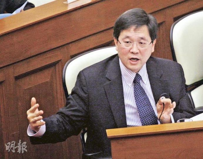 政制及內地事務局長林瑞麟(圖)強調遞補機制無違反《基本法》,但建制派認為應由律政司長親自交代法律理據。(李紹昌攝) 政制及內地事務局長林瑞麟(圖)強調遞補機制無違反《基本法》,但建制派認為應由律政司長親自交代法律理據。(李紹昌攝)