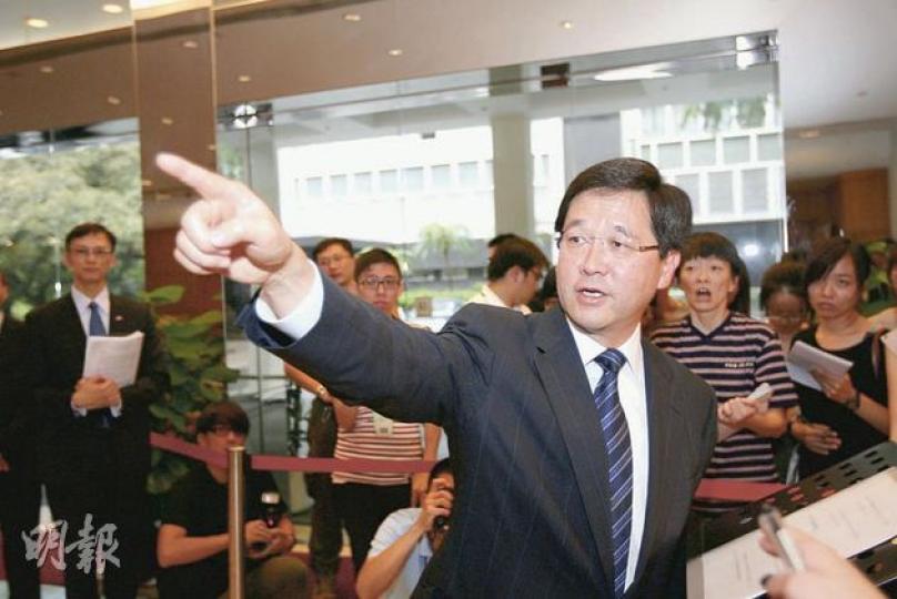 6月20日(上周一)﹕「如果接受同一名單遞補出缺,議員就可以在4年任期內有「N次」請辭的機會。」昨日(圖)﹕「由同一名單遞補出缺議席做法合適,可避免無謂的請辭,符合比例代表制原意。」(郭慶輝攝)(明報製圖)(明報製圖) 6月20日(上周一)﹕「如果接受同一名單遞補出缺,議員就可以在4年任期內有「N次」請辭的機會。」昨日(圖)﹕「由同一名單遞補出缺議席做法合適,可避免無謂的請辭,符合比例代表制原意。」(郭慶輝攝)(明報製圖)(明報製圖)