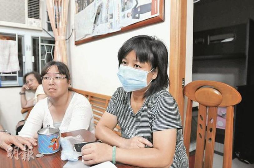 吊臂車車主冼有滿遭夾萬壓死,其妻子(右)事後向記者透露夫妻二人經營運輸業的往事。(雲錦鋒攝) 吊臂車車主冼有滿遭夾萬壓死,其妻子(右)事後向記者透露夫妻二人經營運輸業的往事。(雲錦鋒攝)